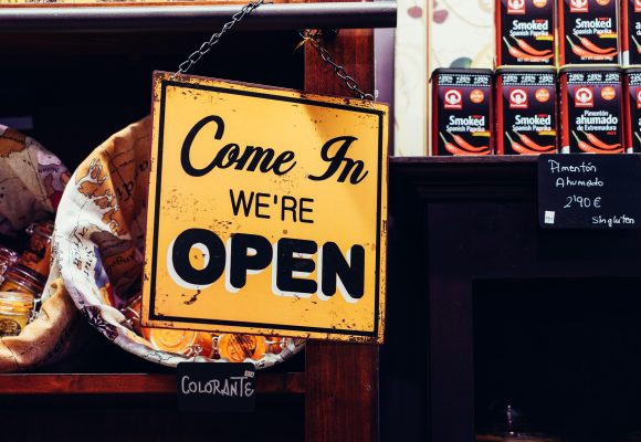 Break Free from Food Cravings with a “Nutritionist Near Me”